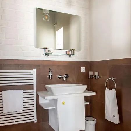 Apartament Pipiter & *